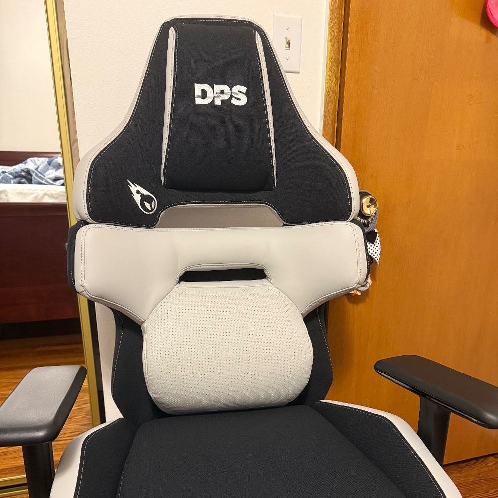 BRAND NEW DPS GAMING CHAIR SET UP